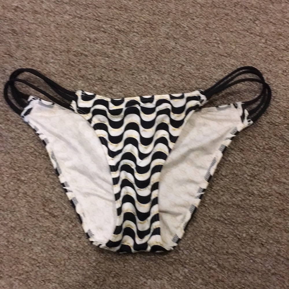 XS Victoria’s Secret Strappy printed bikini bottom